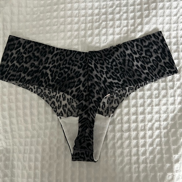 Brand New with Tag - Victoria’s Secret panties (5) - Picture 3 of 11